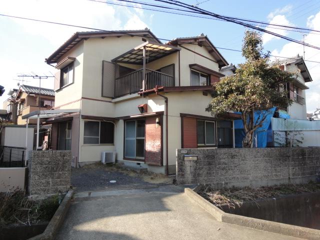Local appearance photo. Sunny building. 