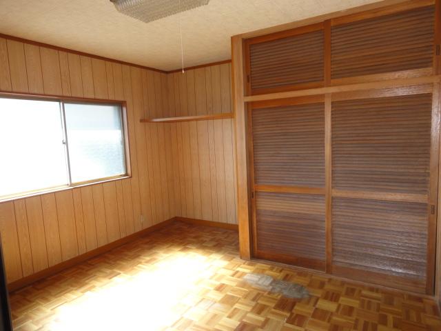 Other introspection. It is the second floor of the room. 