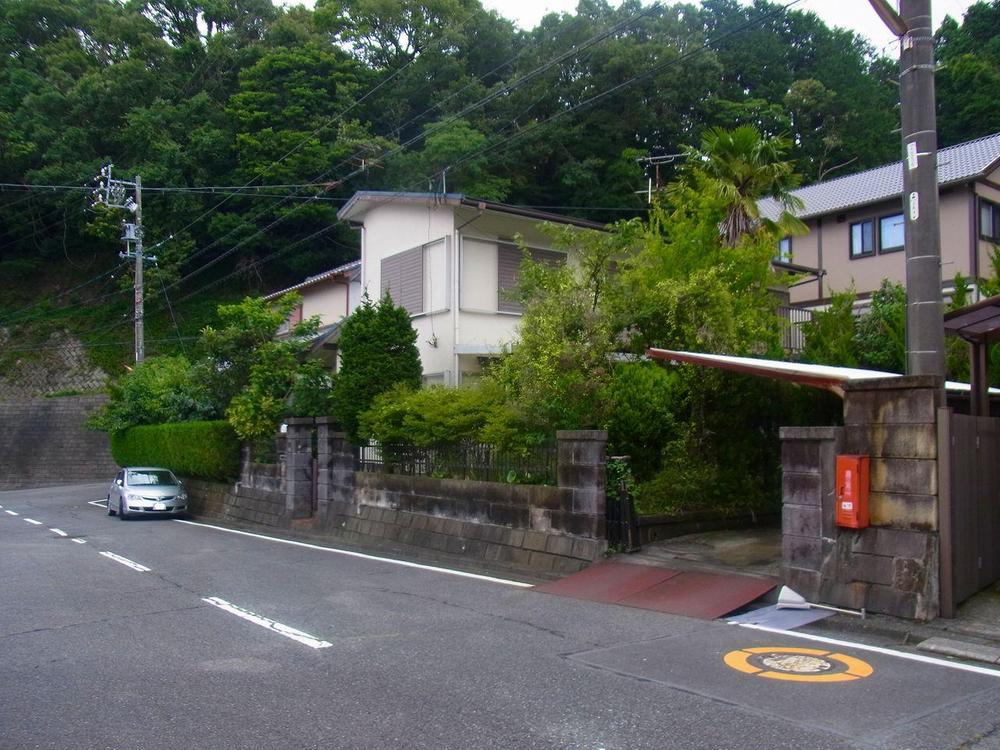 Local appearance photo. Front 8m road