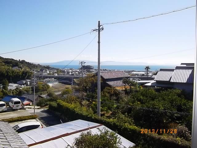 View photos from the dwelling unit. View from the site (November 2013) Shooting