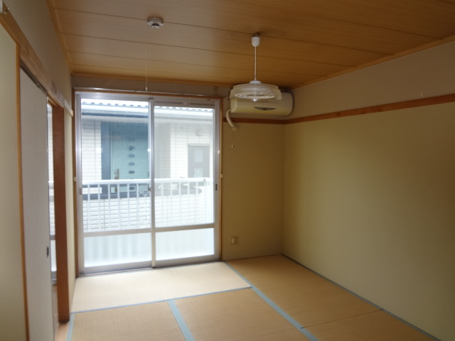 Other room space. South Japanese-style room 6 quires!