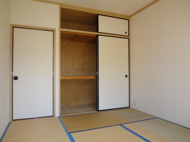 Receipt.  ☆ Closet with upper closet in the Japanese-style room ☆