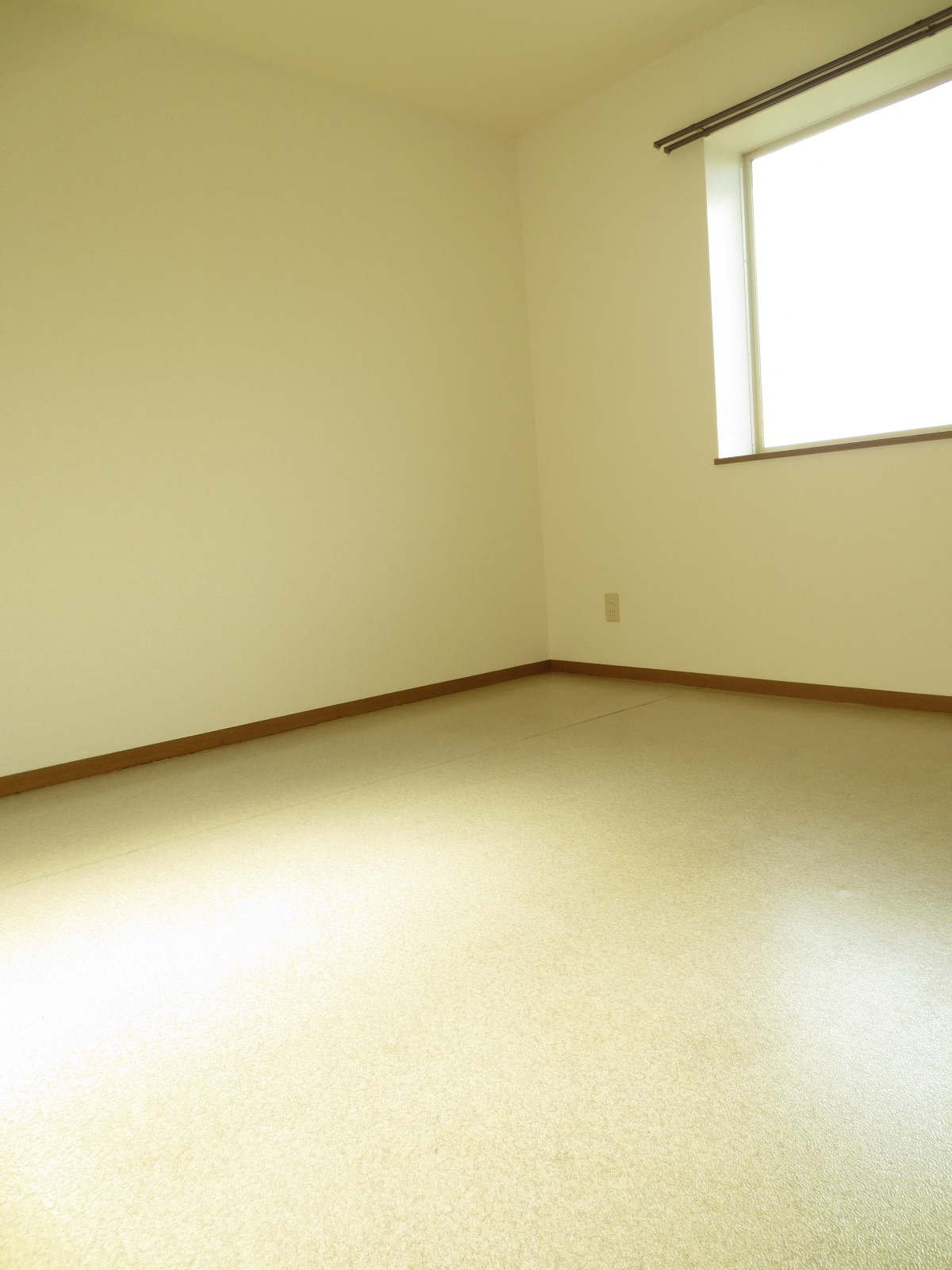 Living and room. Western 5.7 Pledge.