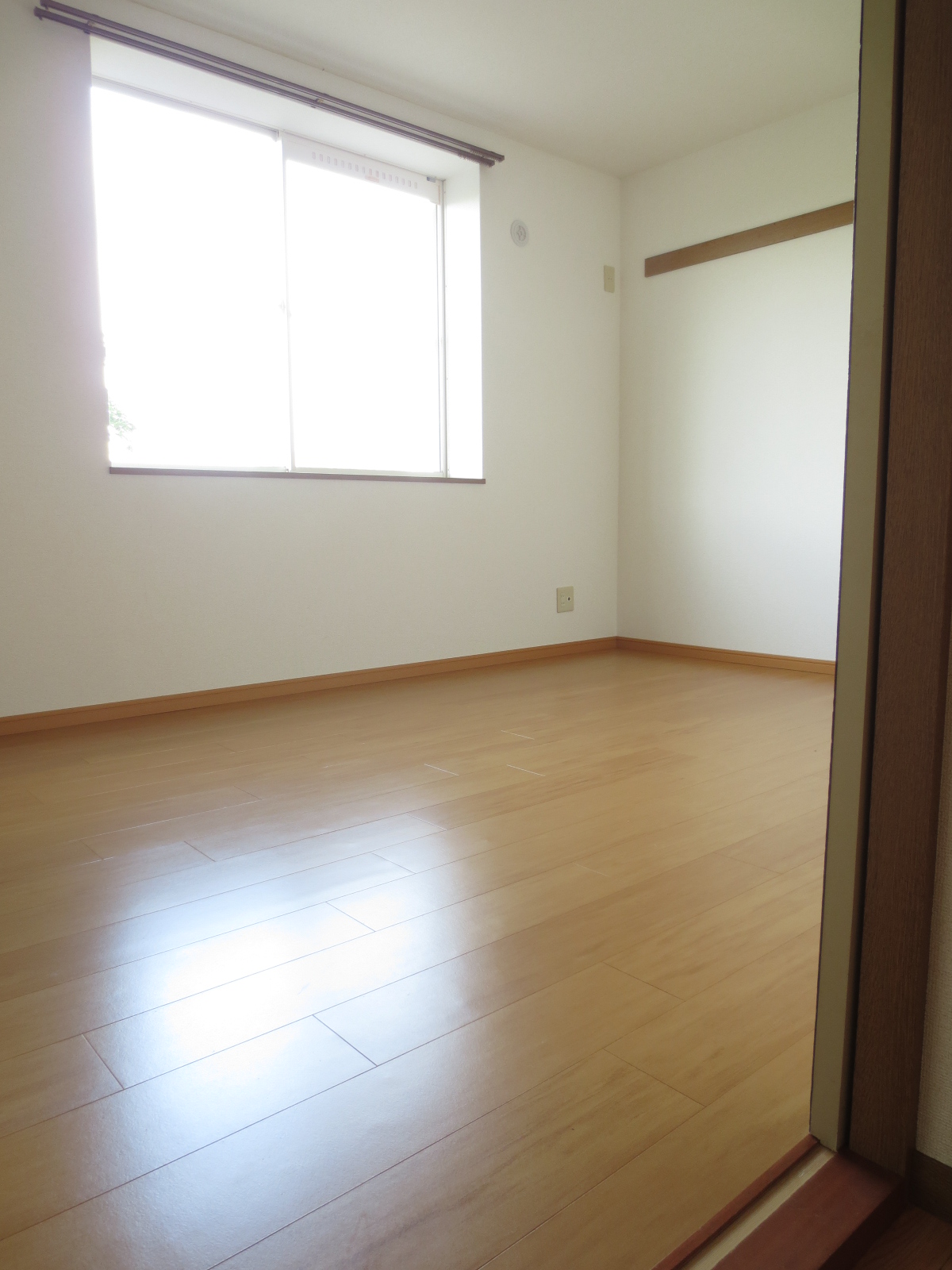 Living and room. Western-style is 6 Pledge.