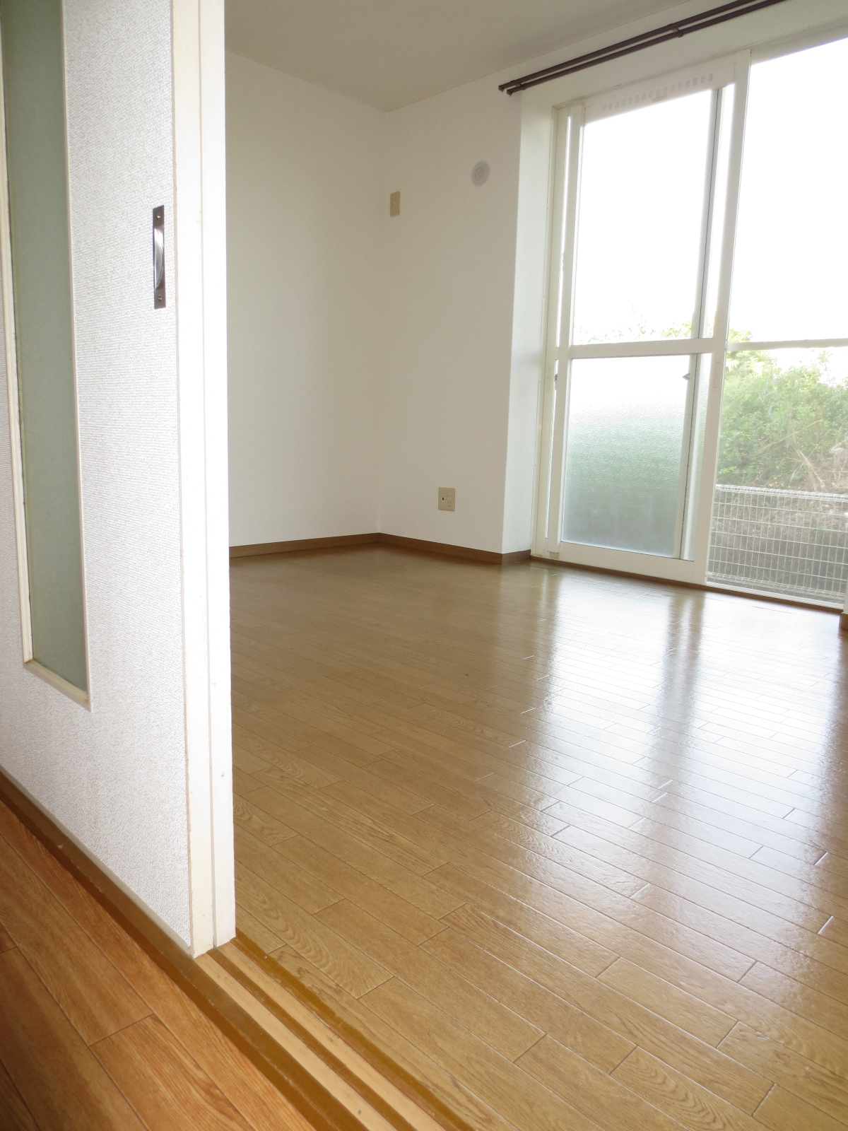 Living and room. Western-style is 6.2 Pledge.