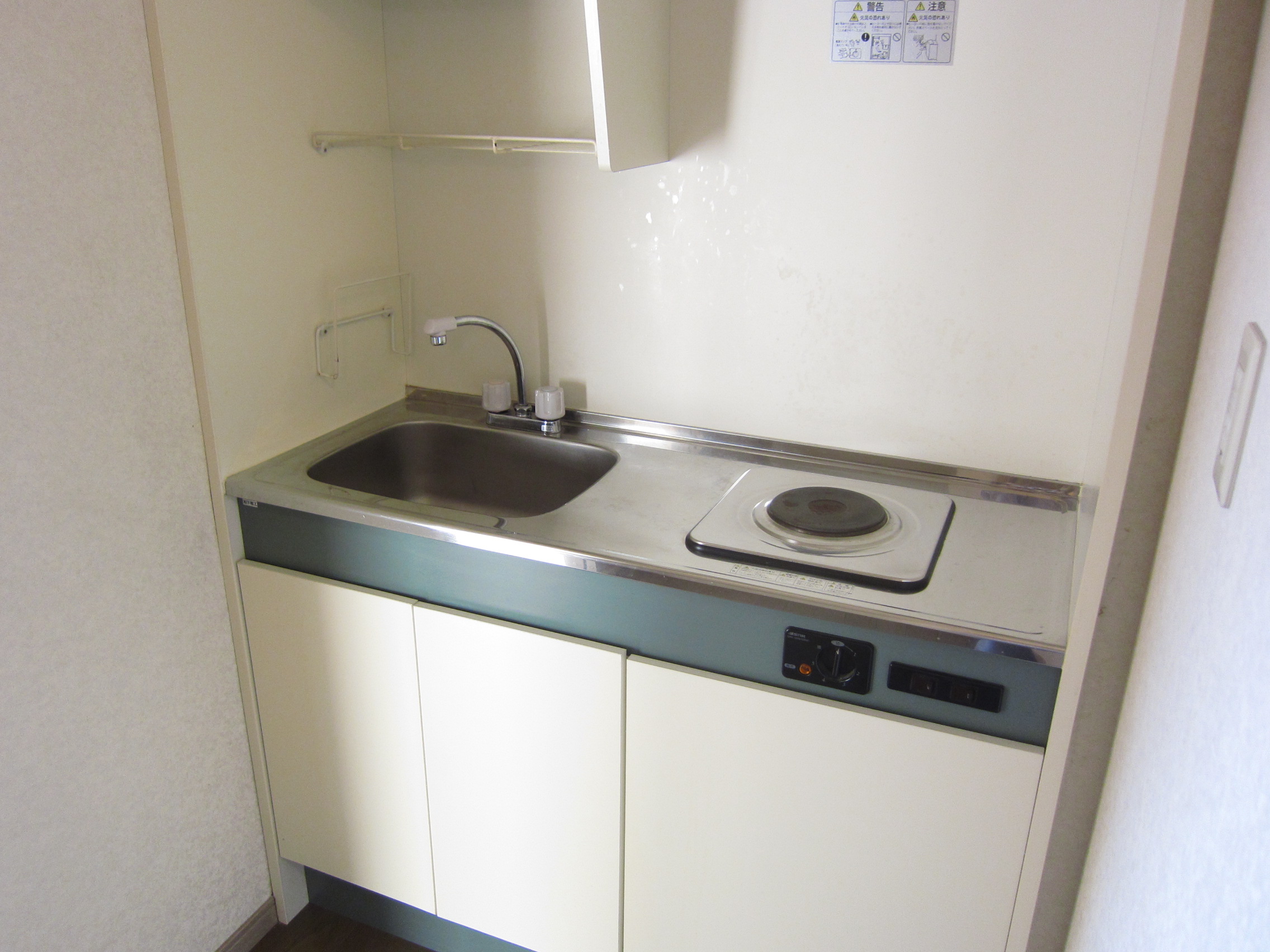 Kitchen. It is with an electric stove!