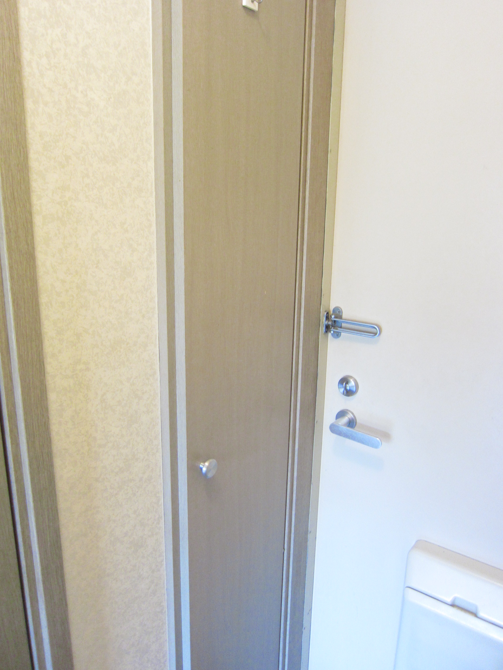 Receipt. There are shoe box!