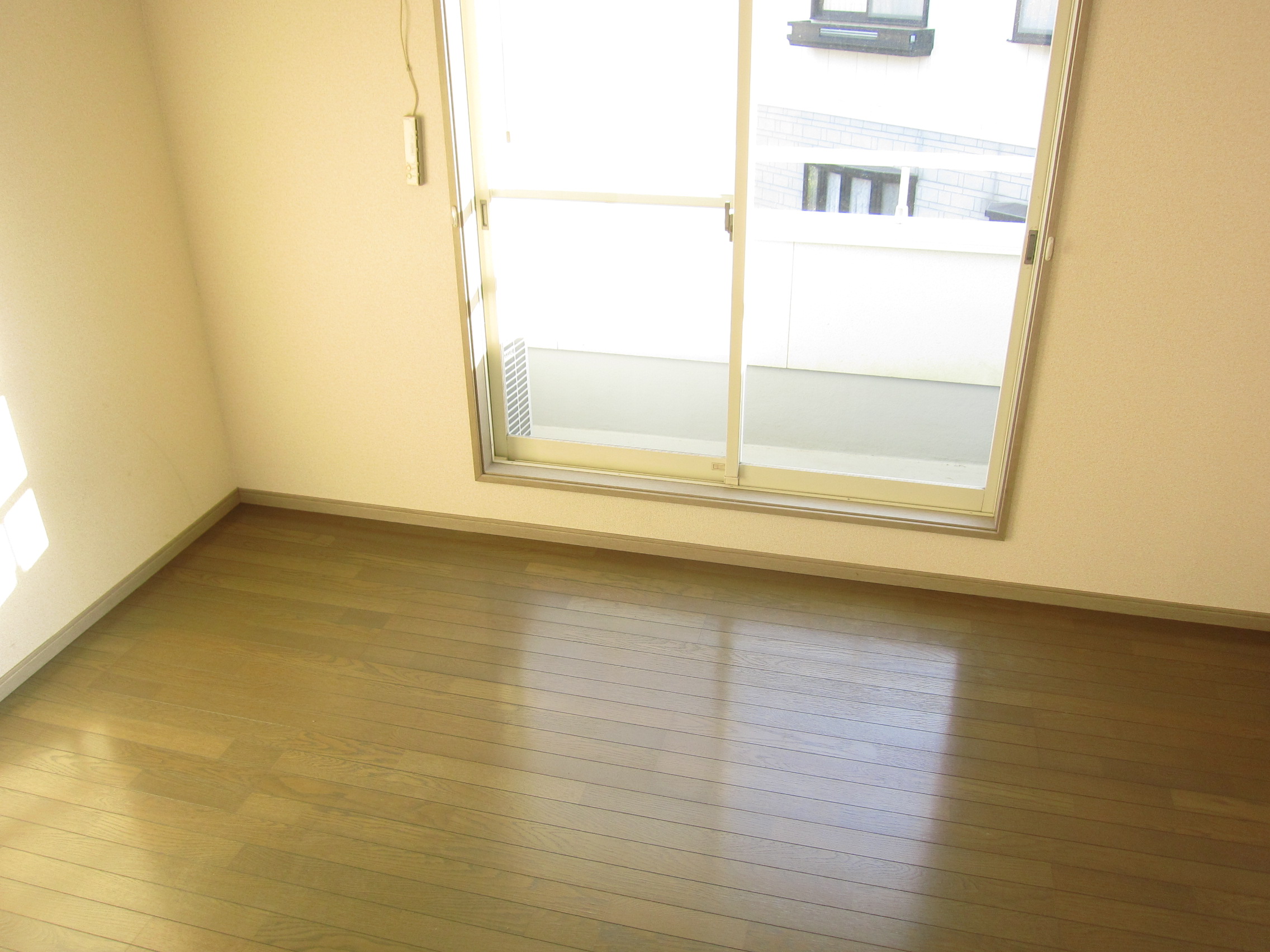 Living and room. Western-style is 6 Pledge!