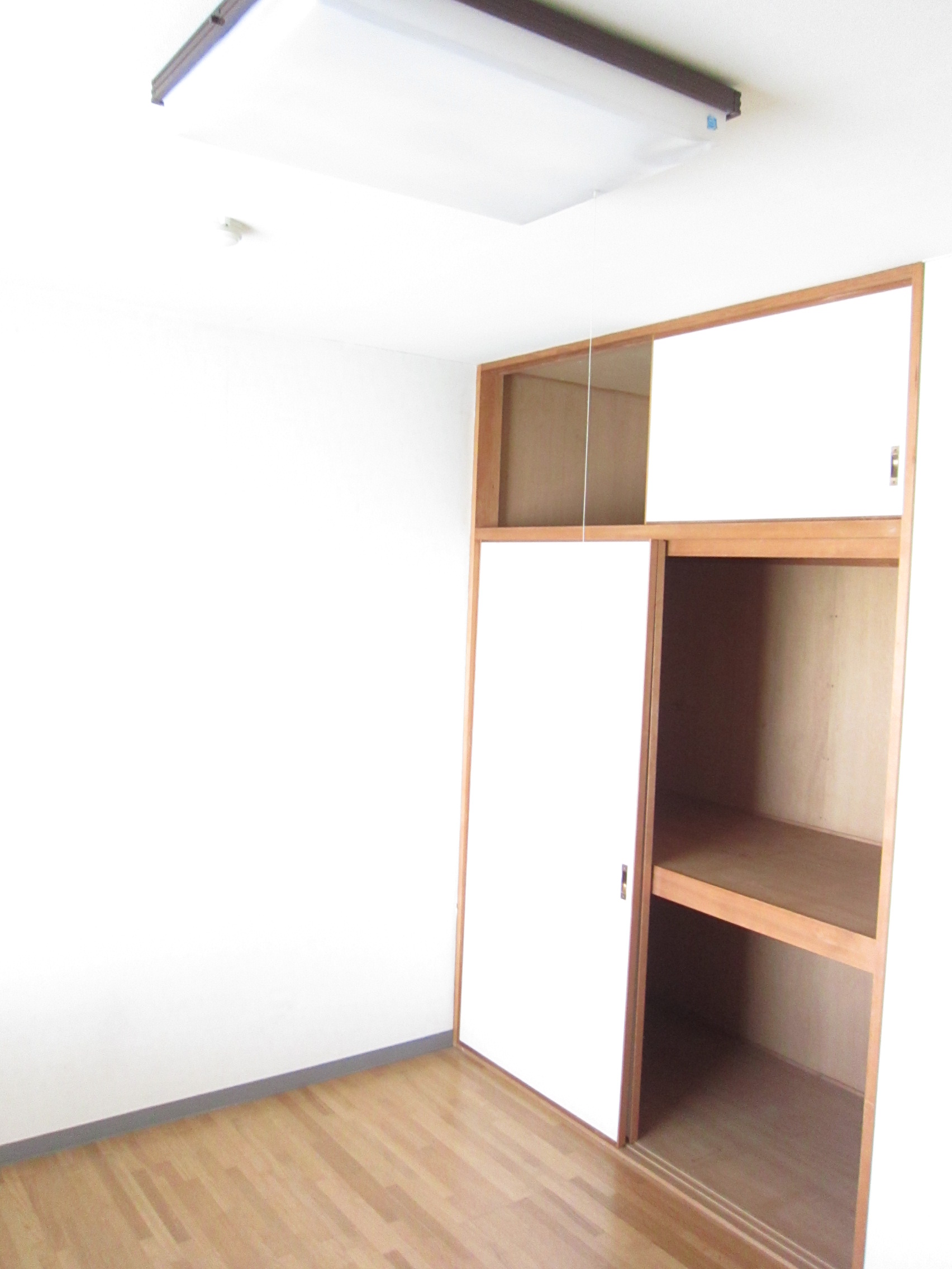 Receipt. Storage space of Western-style is.