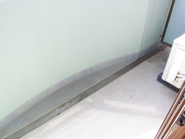 Balcony. Your laundry here.