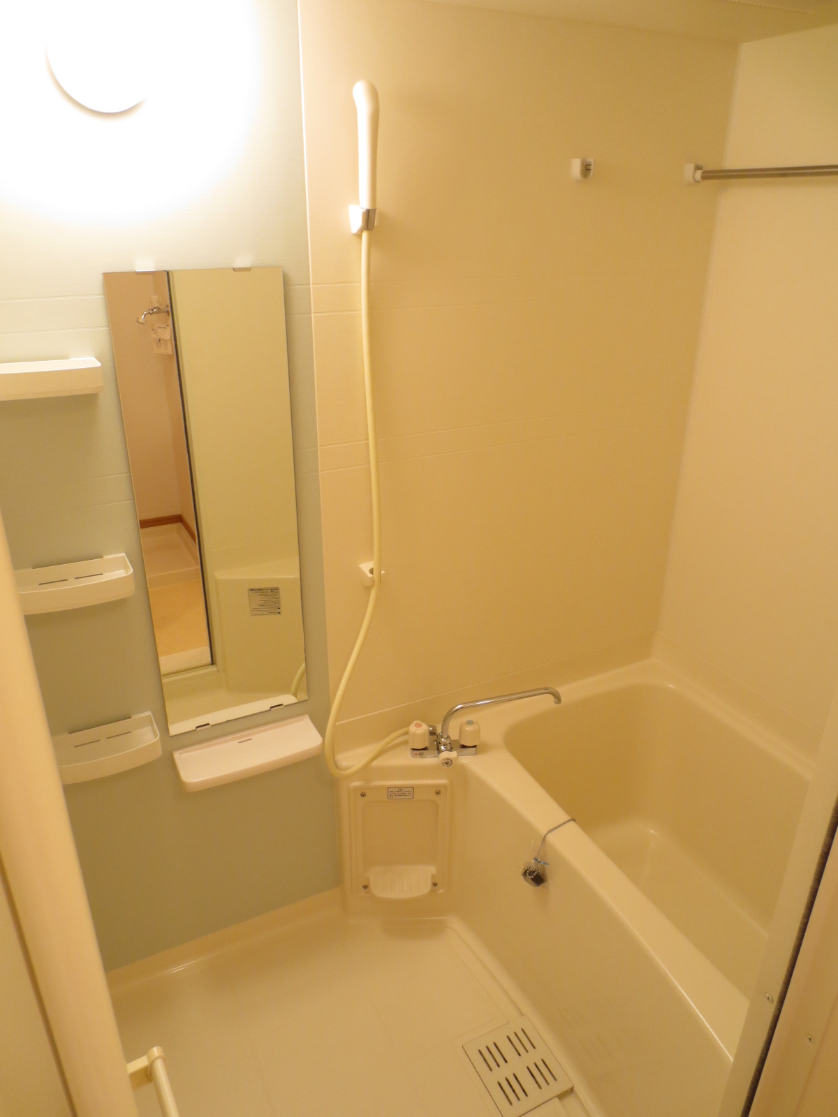 Bath. It is with bathroom ventilation dryer! No problem is also a time of rain!