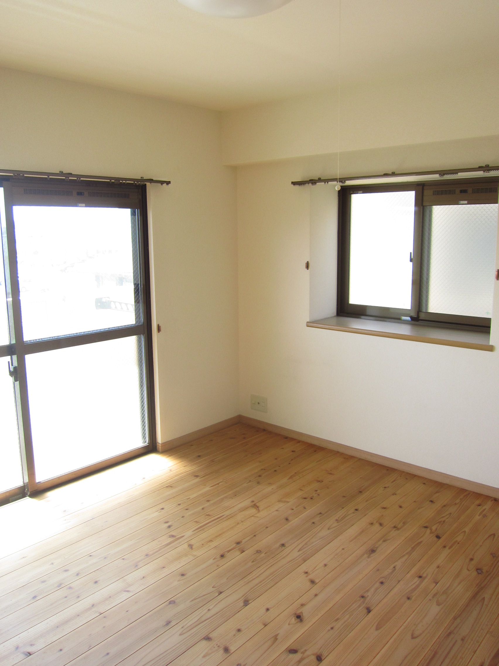 Living and room. It is a corner room!