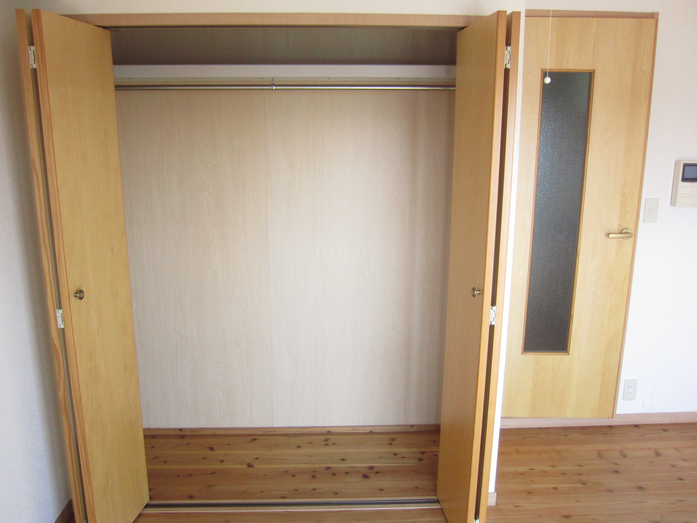 Receipt. Spacious closet!