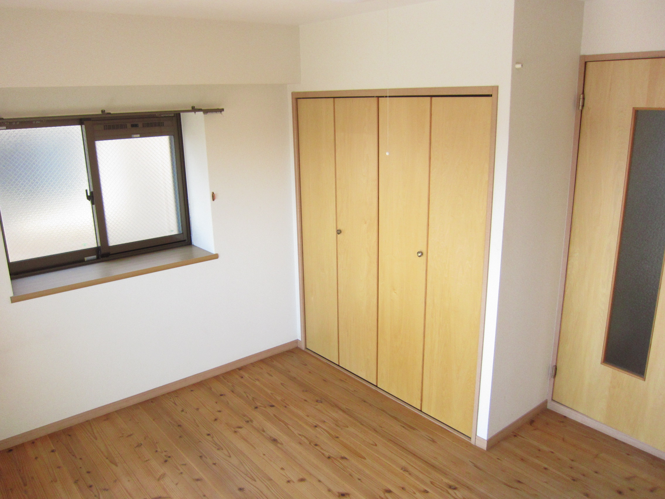 Living and room. Western 7.2 Pledge!