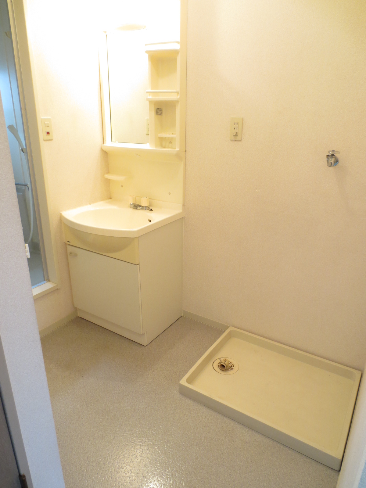 Washroom. Independence is a wash basin and washing machine yard with shower.