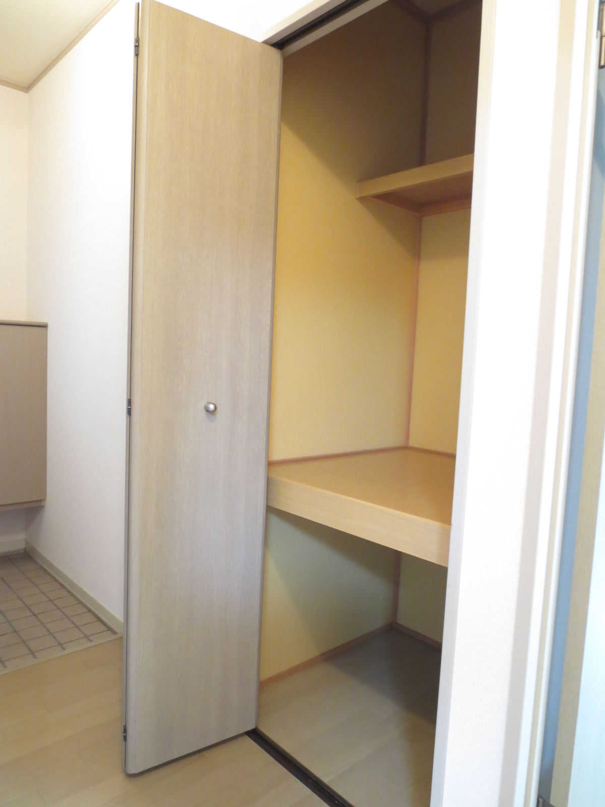 Receipt. Is the entrance before storage!