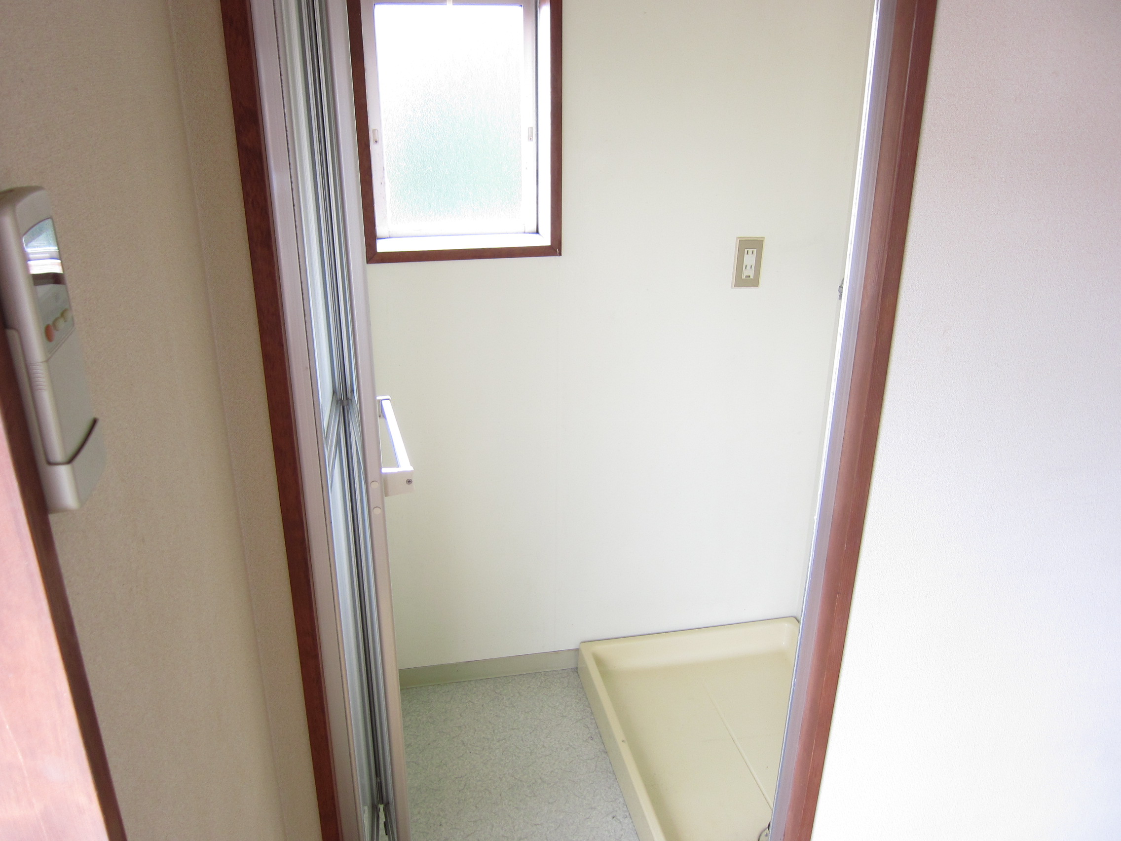 Other room space. Is Indoor Laundry Area!