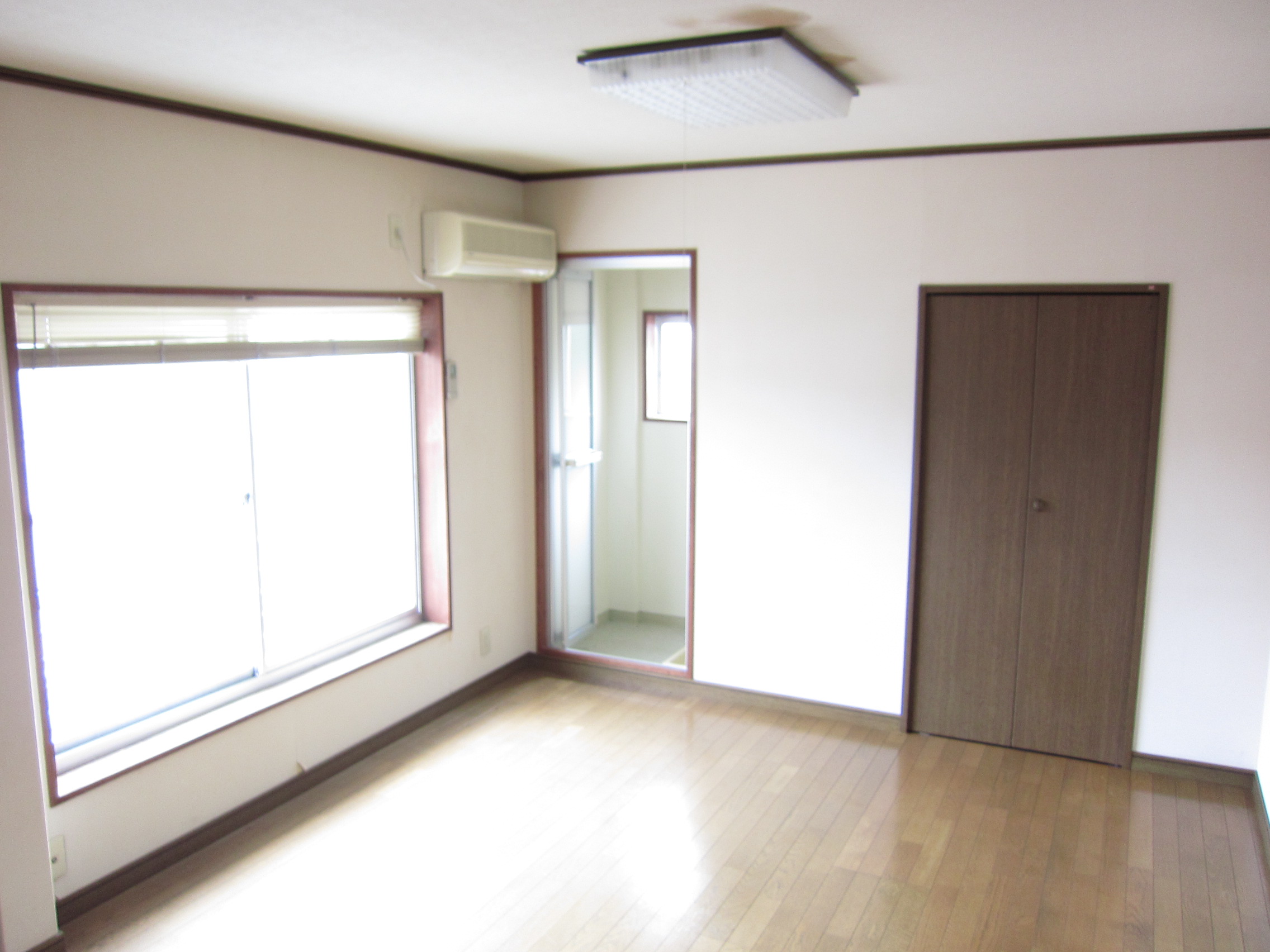 Living and room. Western is 8 pledge! Tsu comfortable air-conditioned!