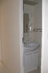 Washroom. Shampoo dresser equipped.