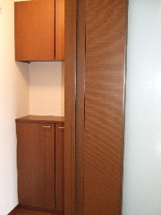 Entrance. The entrance, Ceiling height is of shoes BOX equipped.