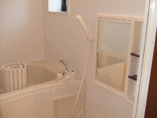 Bath. Bright with a window, Relax in the large bathroom.