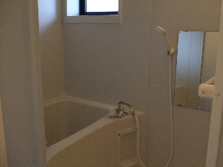 Bath. A bathroom is a Akarimado.