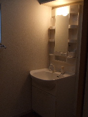 Washroom. Grooming check firmly every day with shampoo dresser