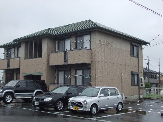 Building appearance. Southwest appearance. Blocking thing is bright because nothing.