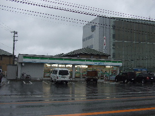 Convenience store. 300m to Family Mart (convenience store)