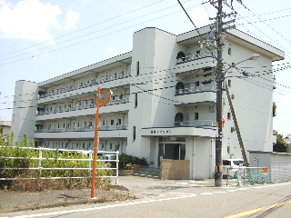 Building appearance. This corner lot facing the northwest road.