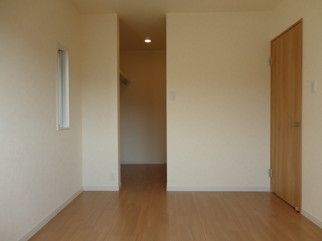 Living and room. Same type model