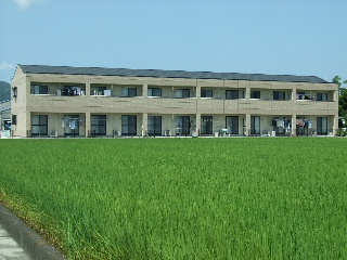 Building appearance. Minamigaikan. It is very open and there is no thing that adjacent.