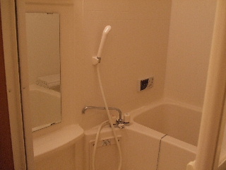 Bath. Reheating function ・ Let Kutsurogo in the bath with a bathroom ventilation drying function.