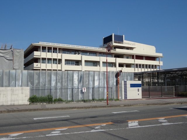 Junior high school. Aizumi stand Aizumi junior high school (junior high school) up to 163m