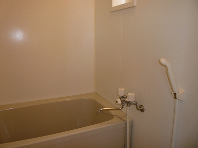 Bath. Bathroom (> U <)