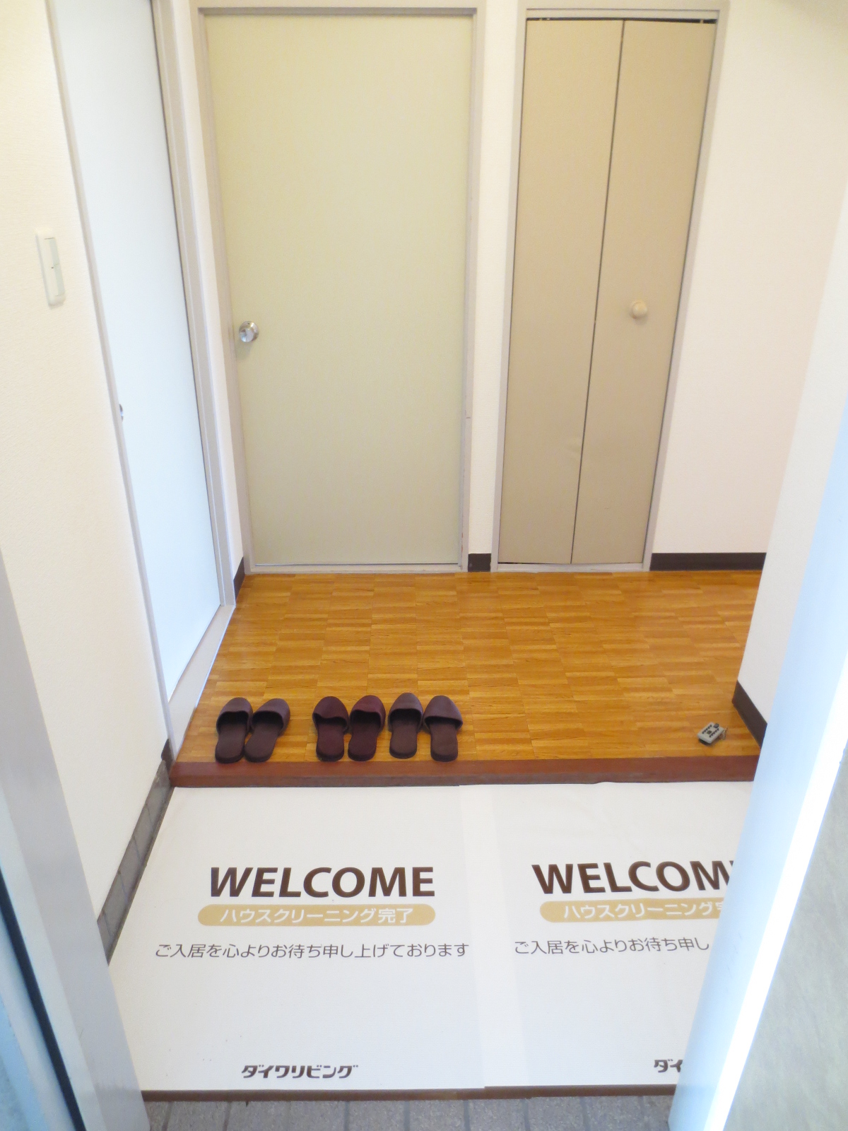 Entrance. 2, 3 people is the wide entrance of enough to be available at the same time!