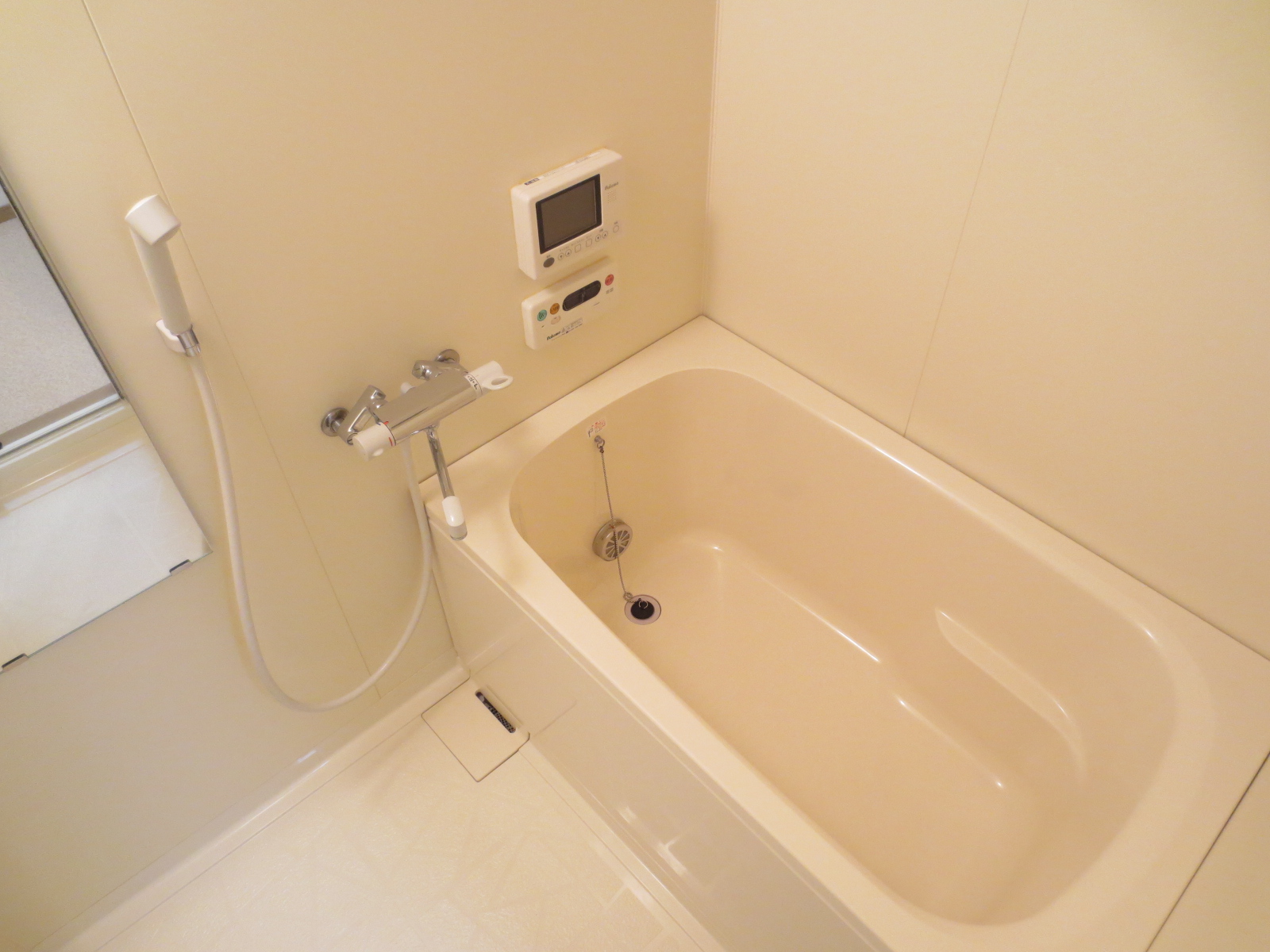 Bath. It is a feature that is here in the bathroom ・ ・ ・