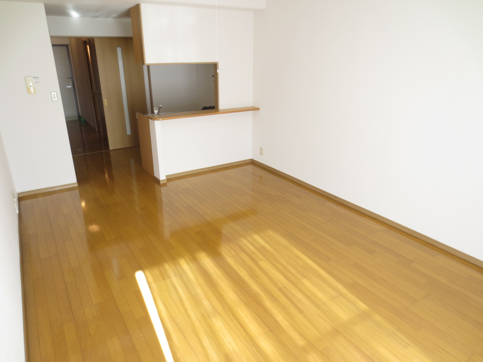 Living and room. Western-style is also 11.2 Pledge!