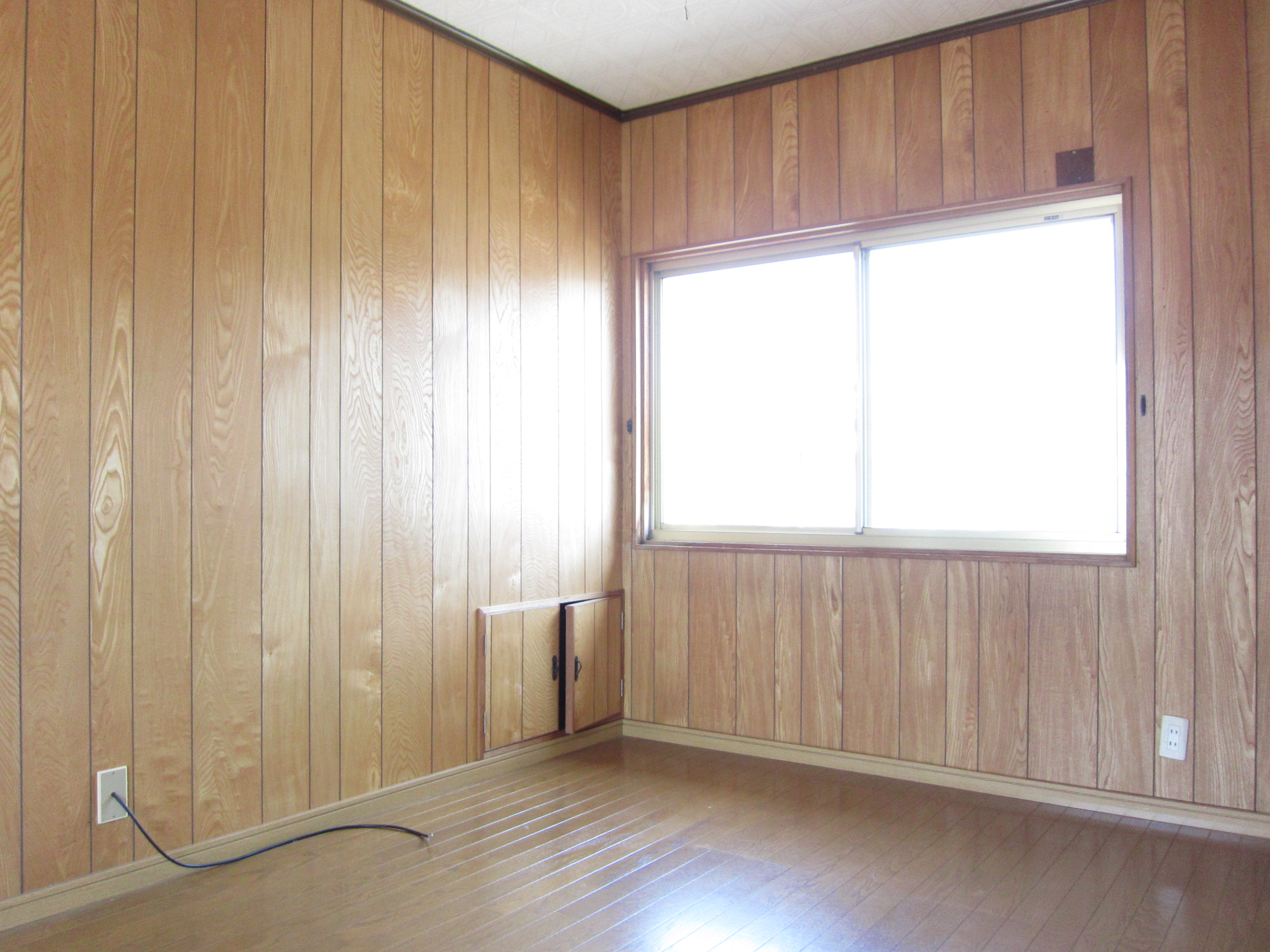 Living and room. Second floor ・ Western is! There is also a small storage space!