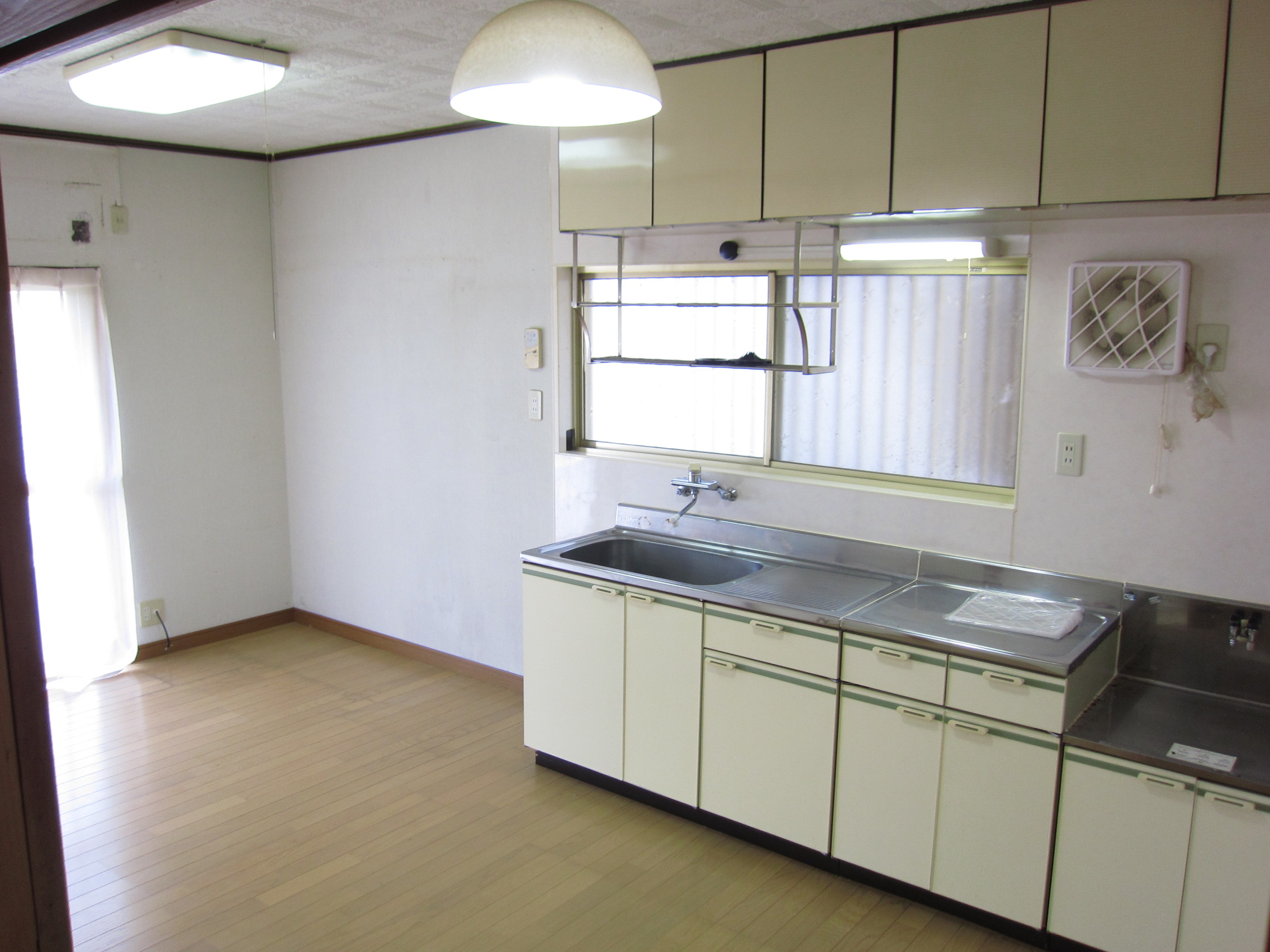 Living and room. DK7.5's Pledge!