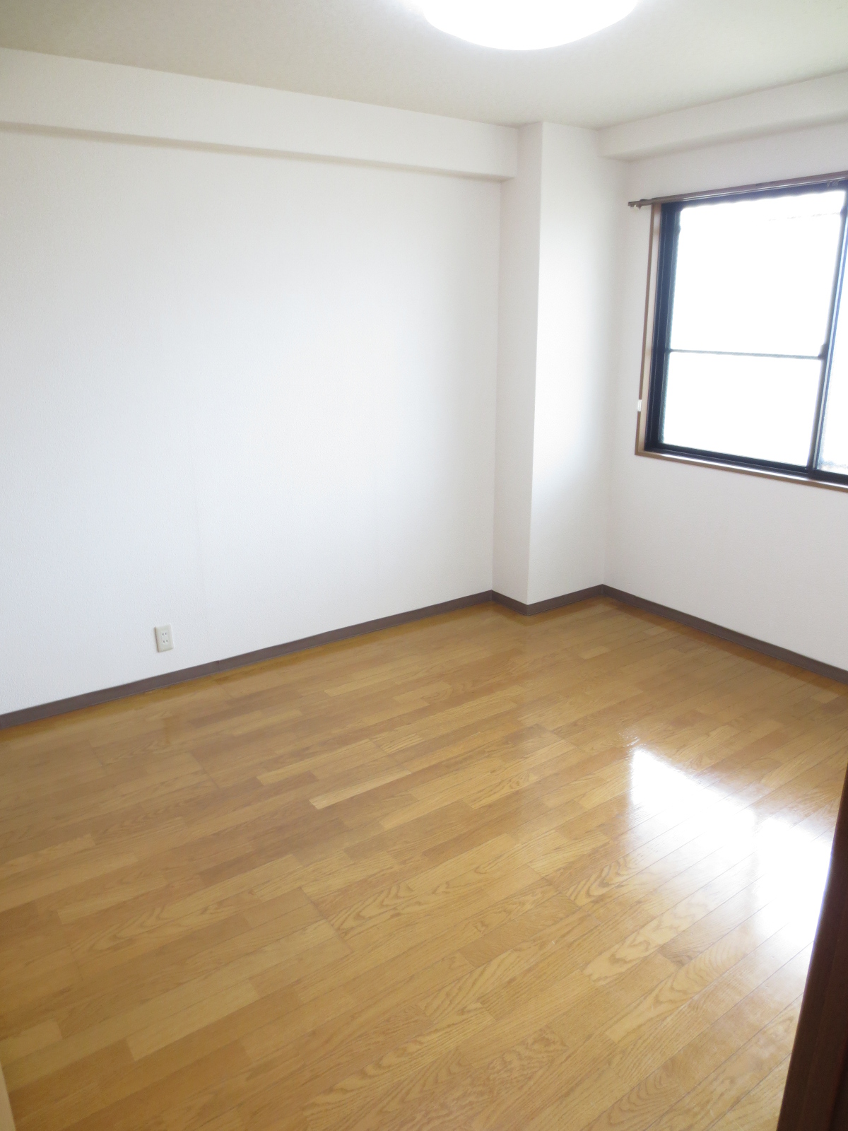 Living and room. Western-style is 7 Pledge!