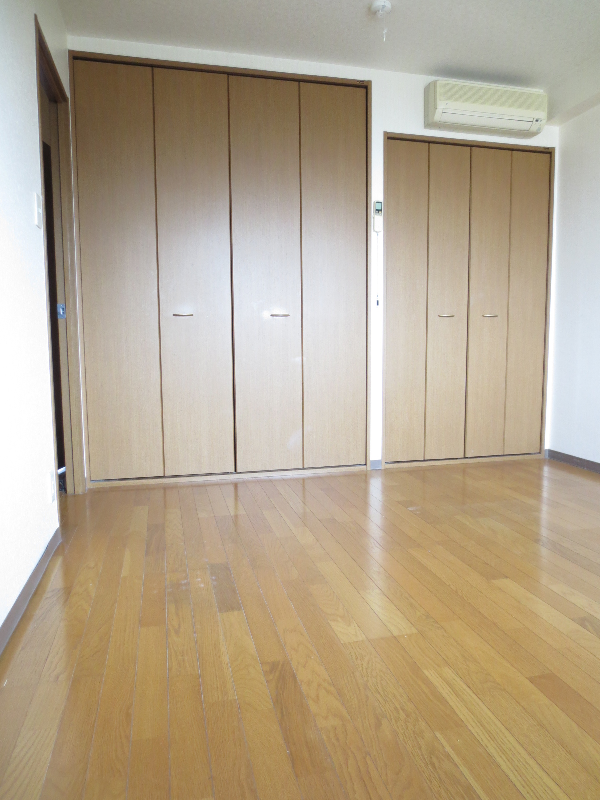 Living and room. Air-conditioned Western-style!