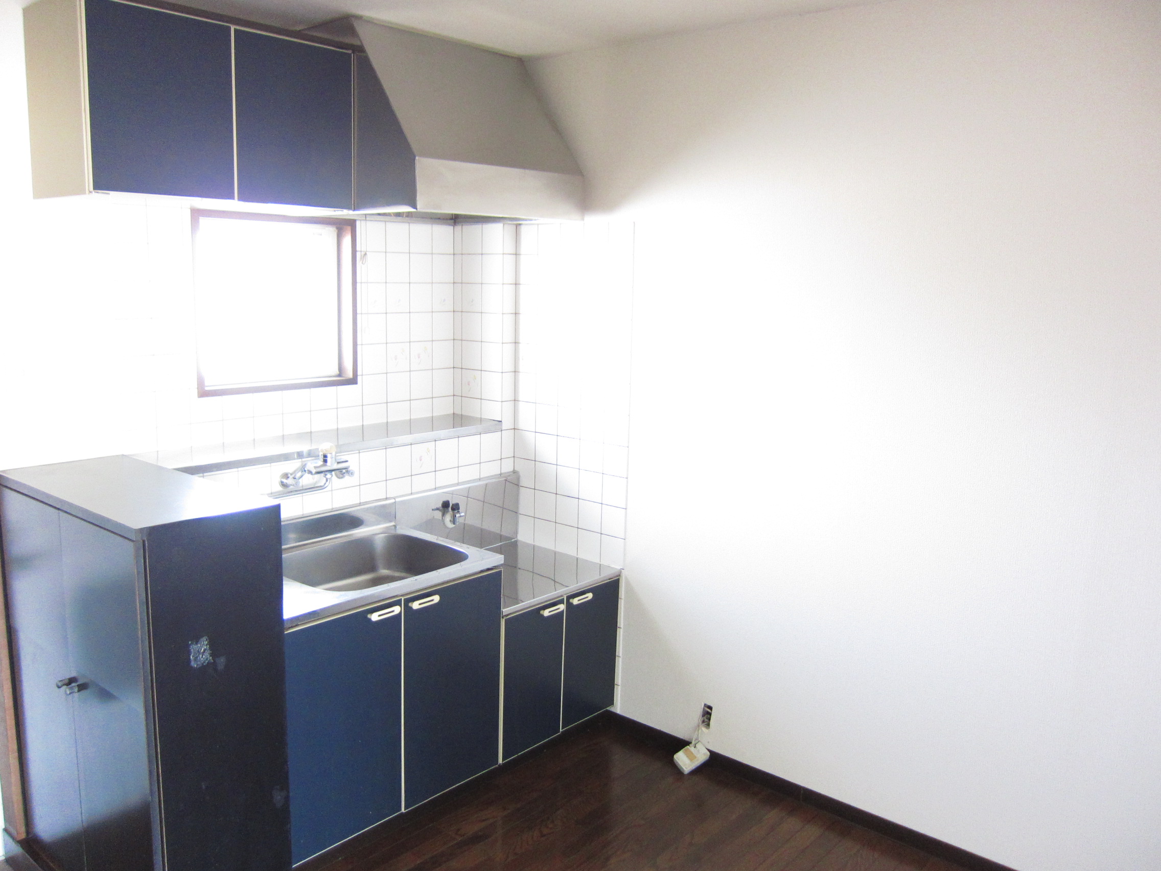 Kitchen. Stylish kitchen tones and black!