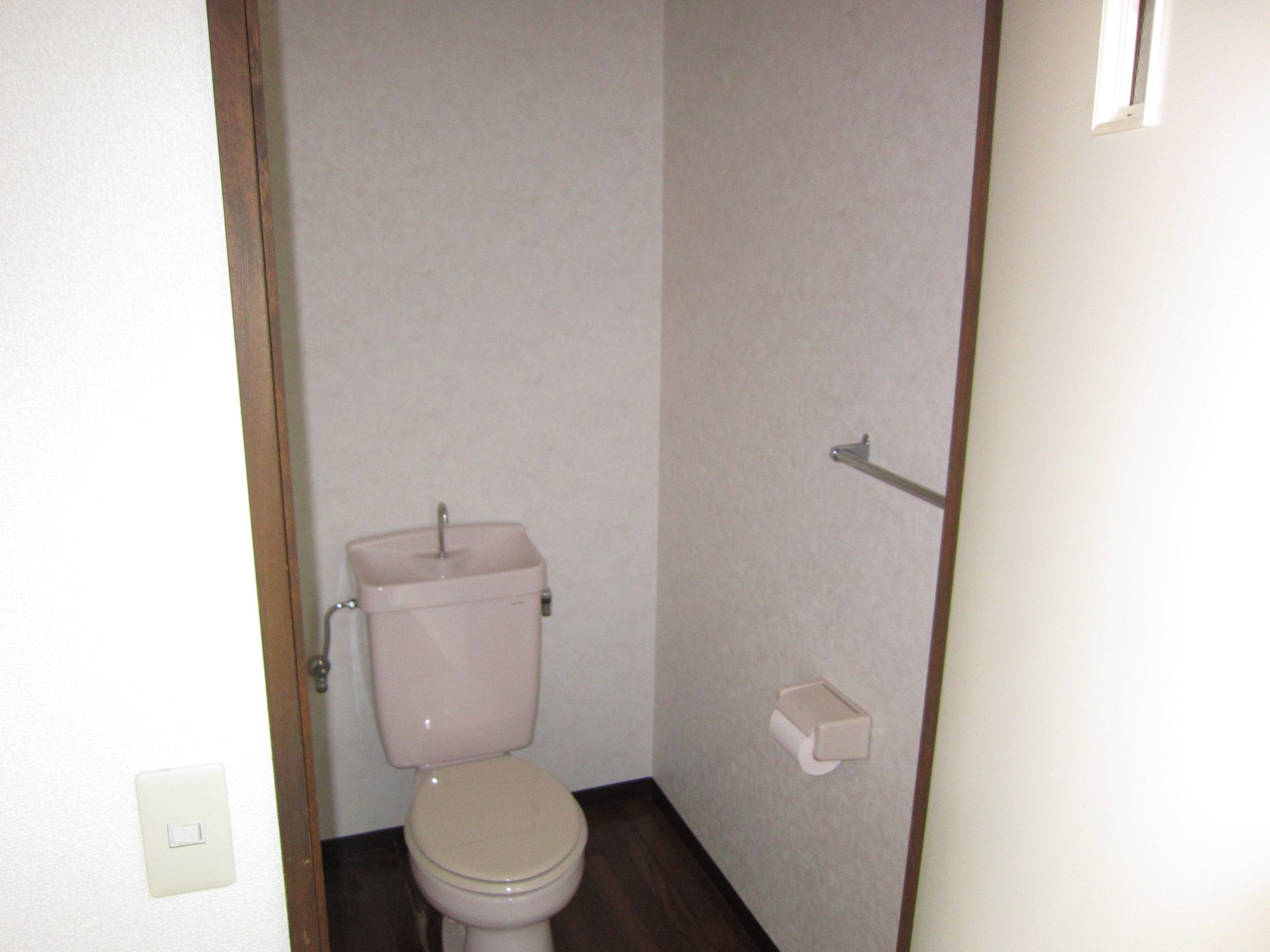 Toilet. bus ・ It is another toilet!