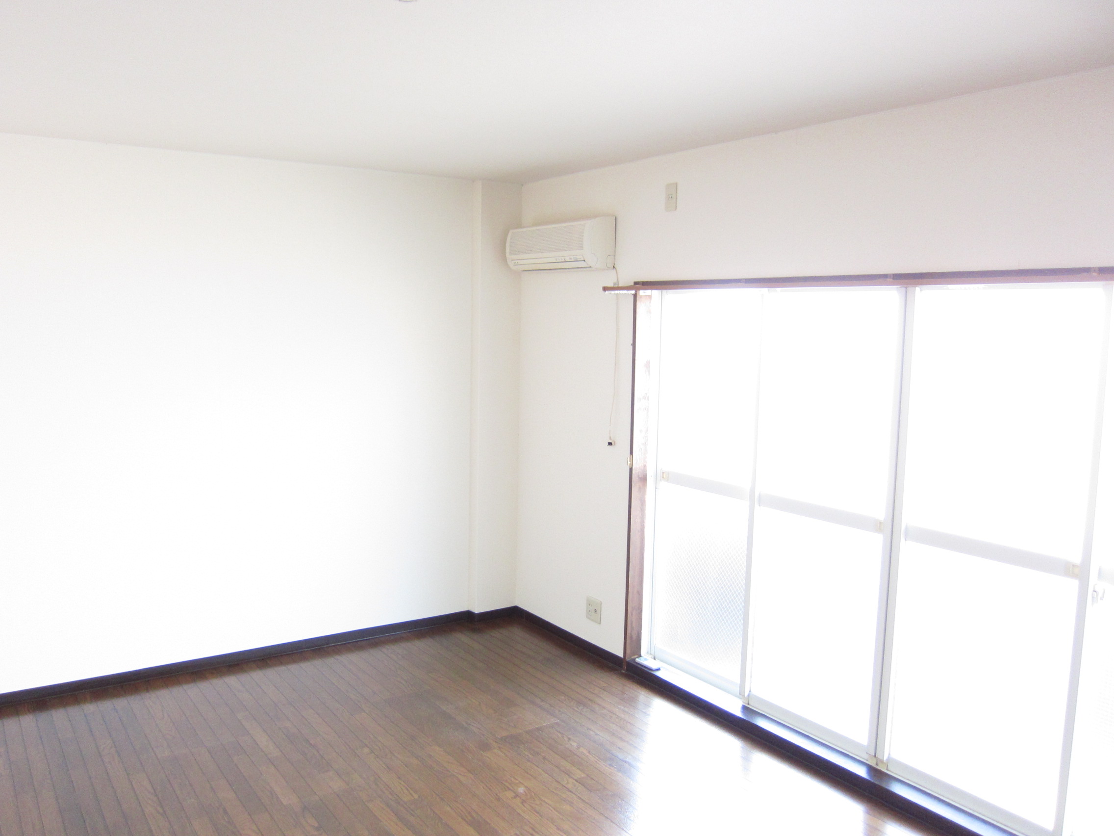 Living and room. Air conditioning is standard equipment in the Western-style!