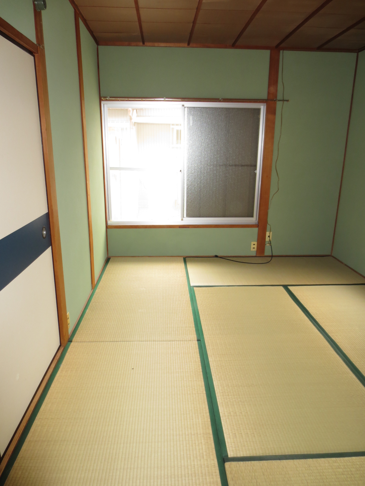 Living and room. This property is CATV viewing Allowed Property.