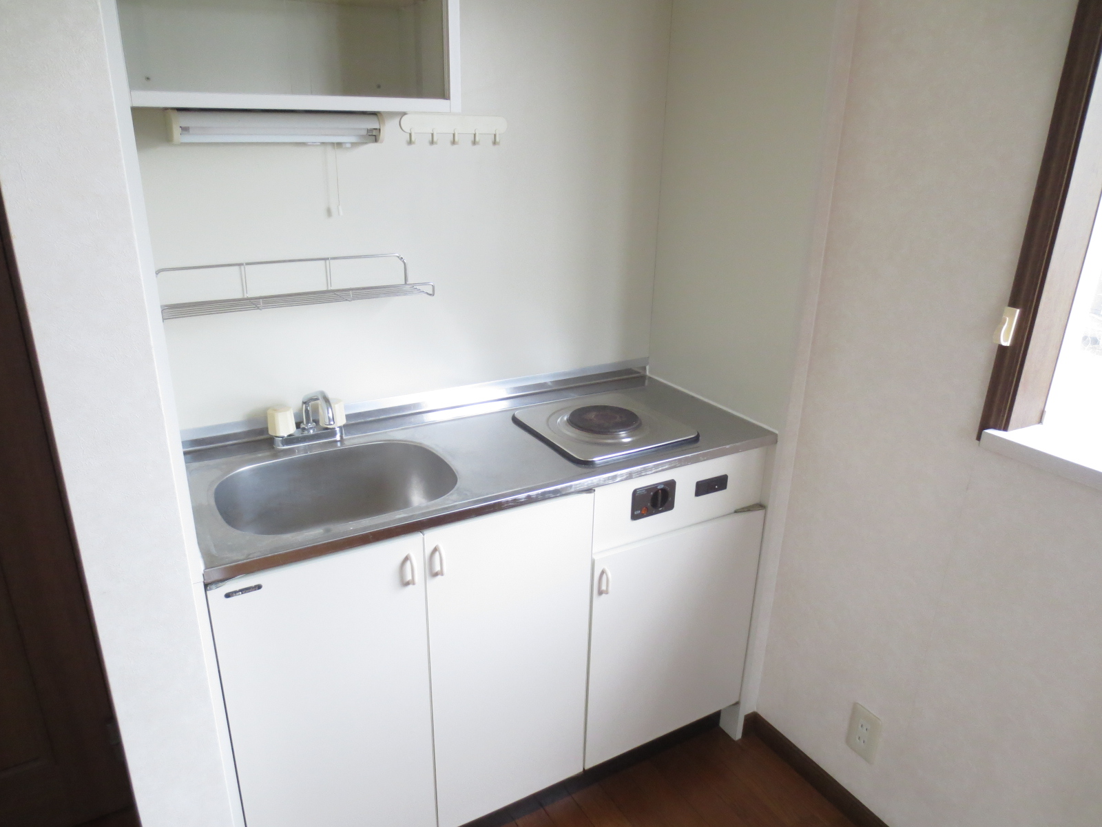 Kitchen. There is one-neck electric stove!