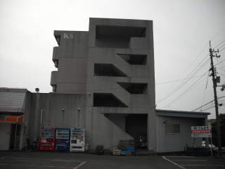 Building appearance. From the east parking lot.