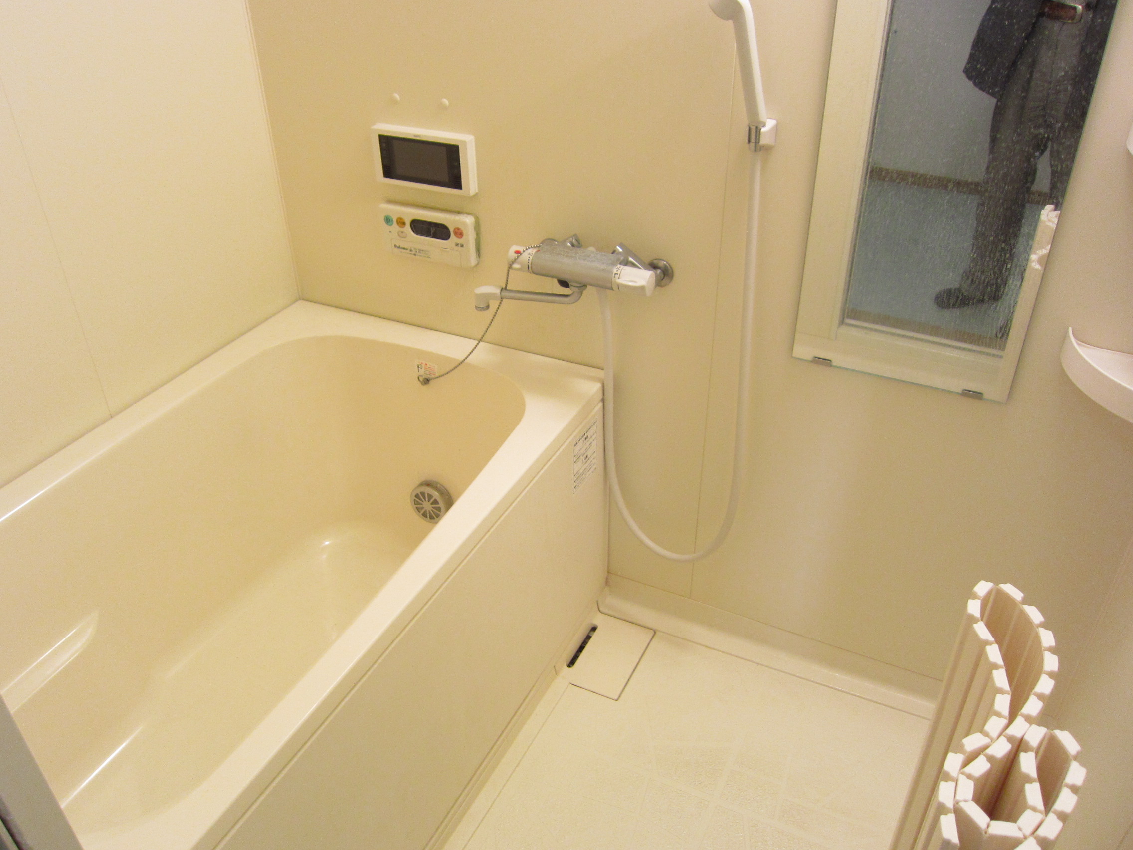 Bath. I, To what bathroom, Te, There is a TV ・  ・  ・ !