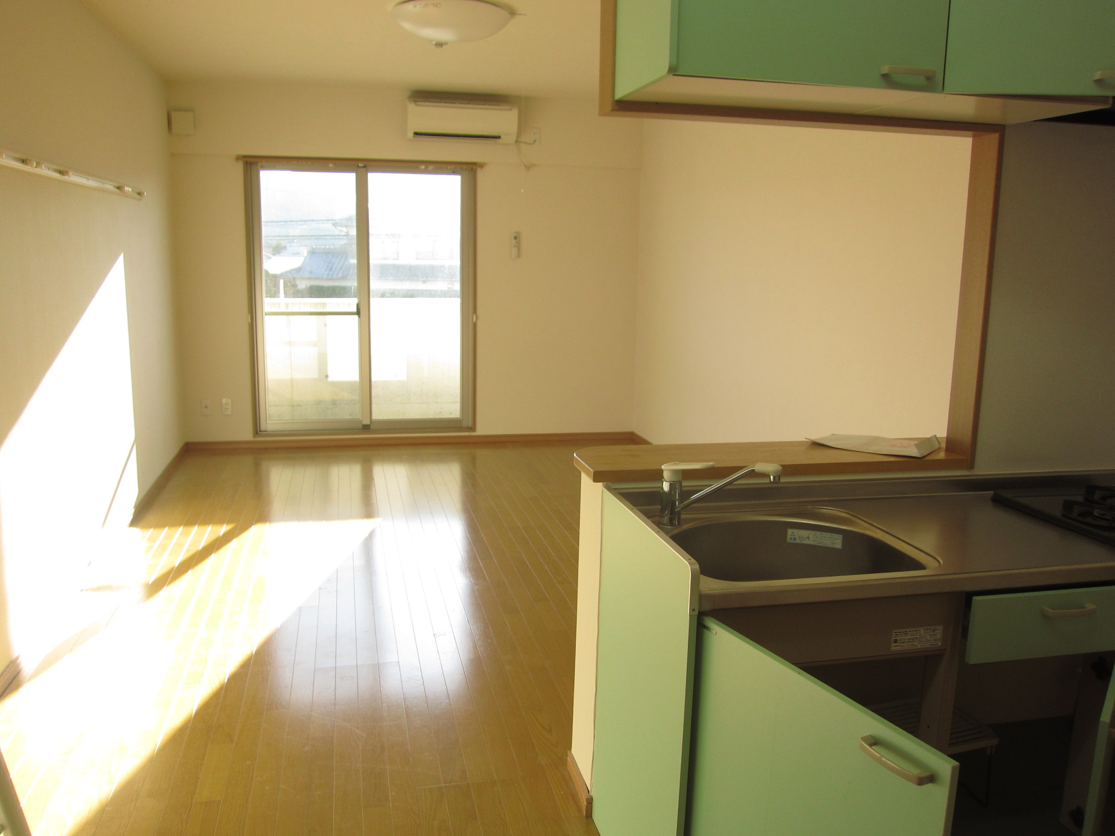 Living and room. Western 11.2 Pledge!